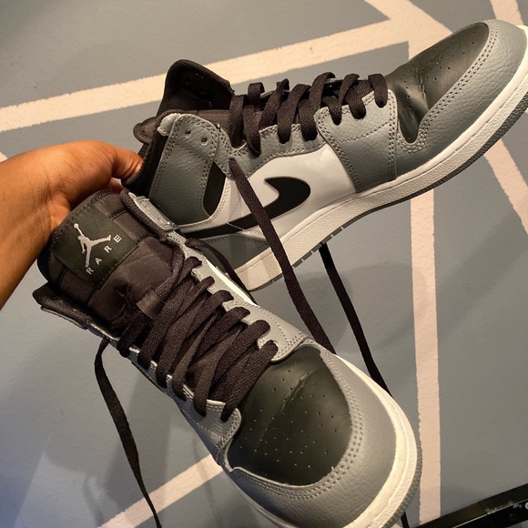 Nike Jordan 1s - Picture 3 of 4